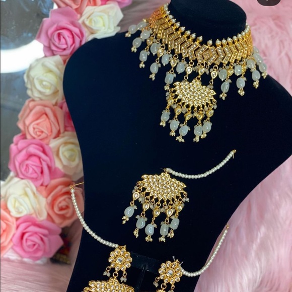 Jewelry - Choker high quality Kundan with beads